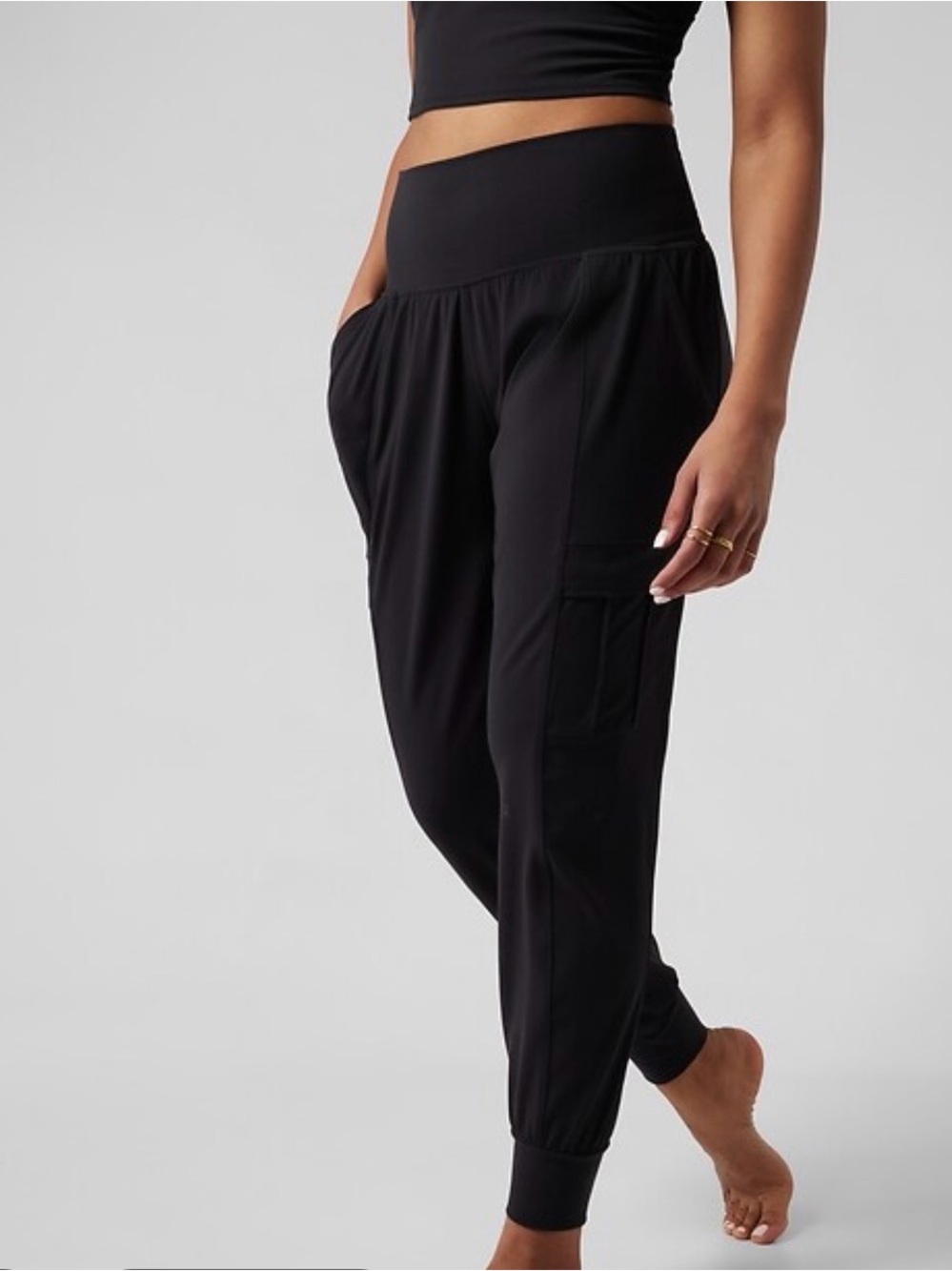 athleta salutation cargo jogger black